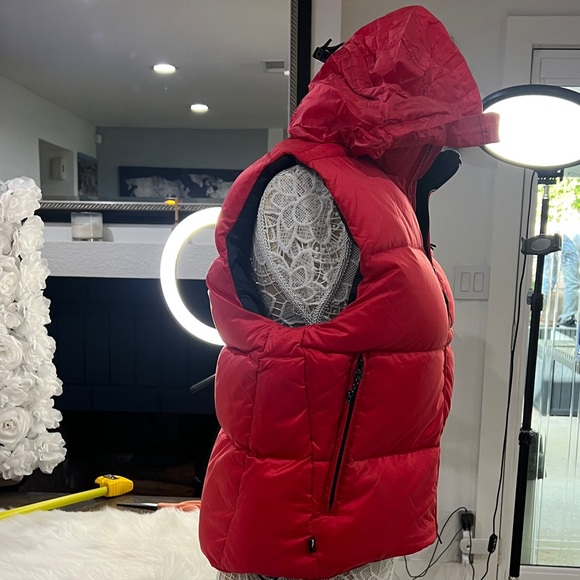 Polo by Ralph Lauren women’s  Red Puffer Vest - Picture 8 of 16